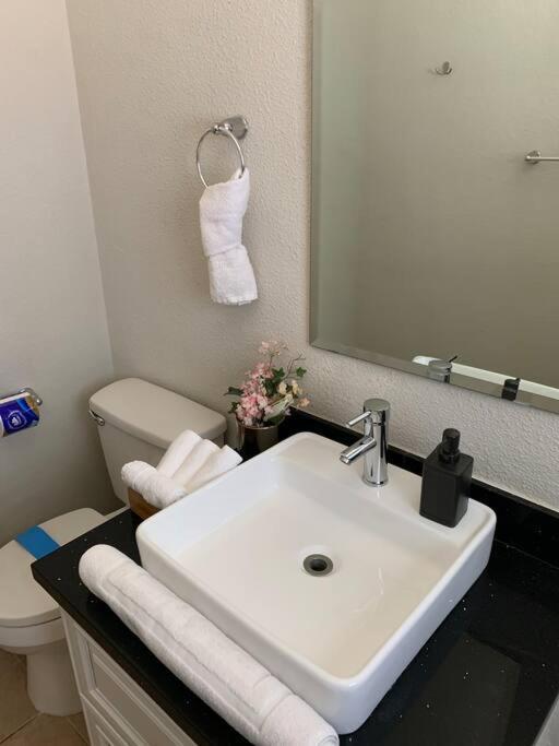 Vegas Fun Spot Apartment ลาสเวกัส ภายนอก รูปภาพ