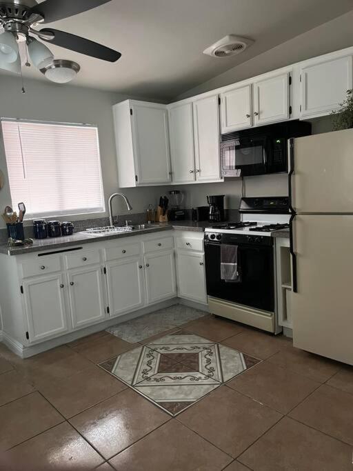 Vegas Fun Spot Apartment ลาสเวกัส ภายนอก รูปภาพ